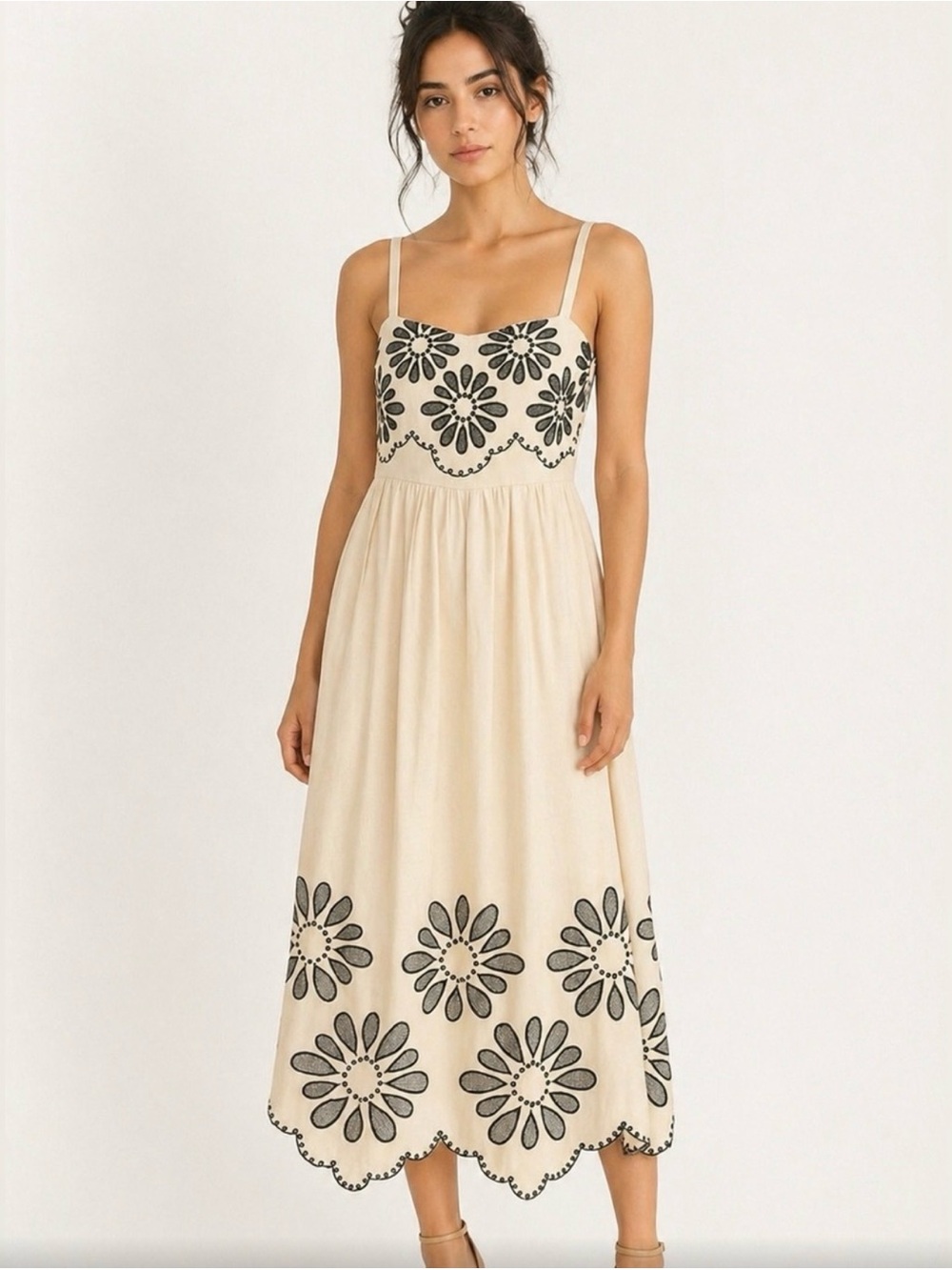 Sleeveless Cream Maxi Dress with Black Floral Embroidery🫶